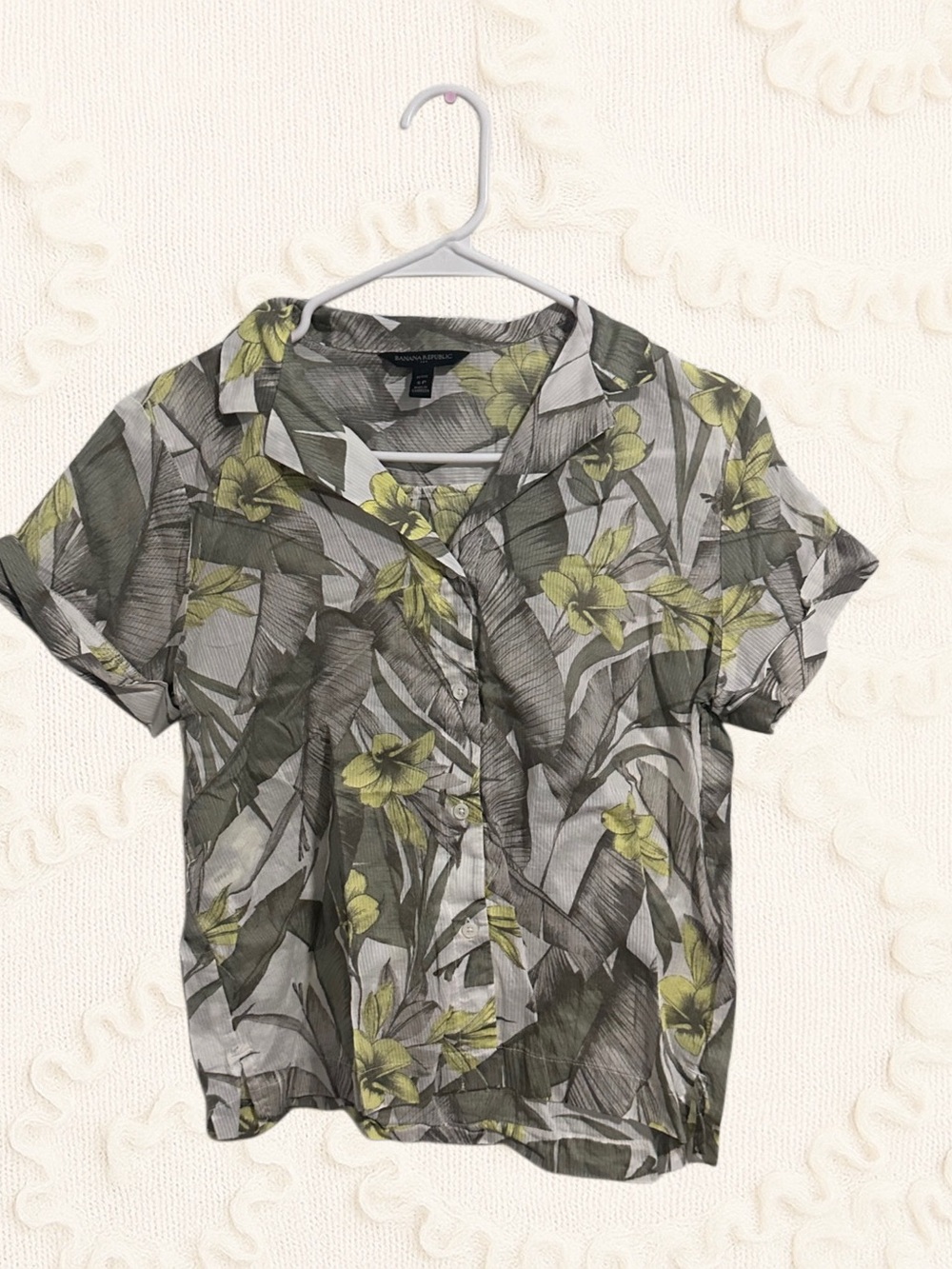 Banana Republic Floral Button Down Shirt in Green & Gray Size Small Like New